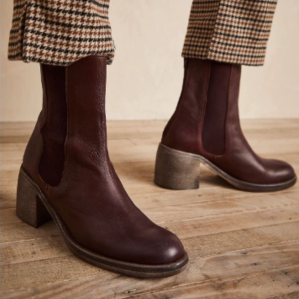 NEW FREE PEOPLE - Essential Chelsea Leather Boots size 38.5 US 8.5